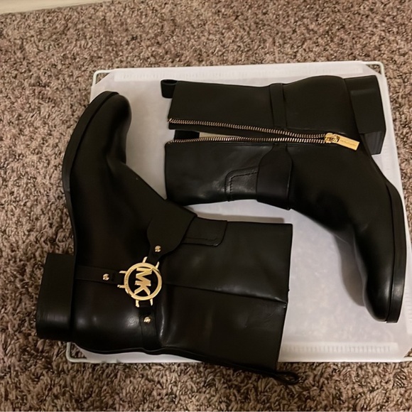 Michael kors boots - Picture 4 of 12